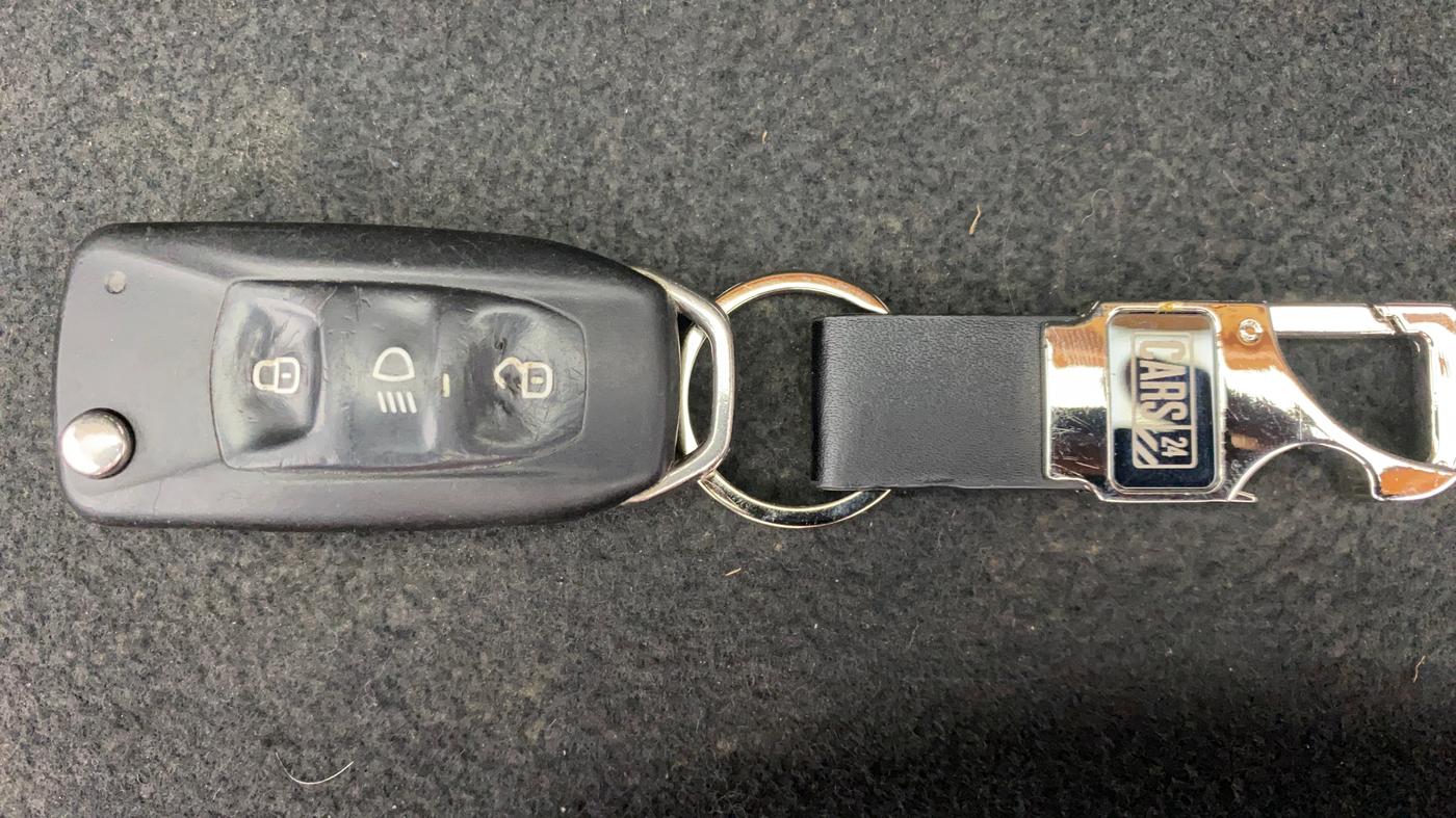 2016 Tata Tiago XZ PETROL, Petrol, Manual, 48,100 km, Key Close Up