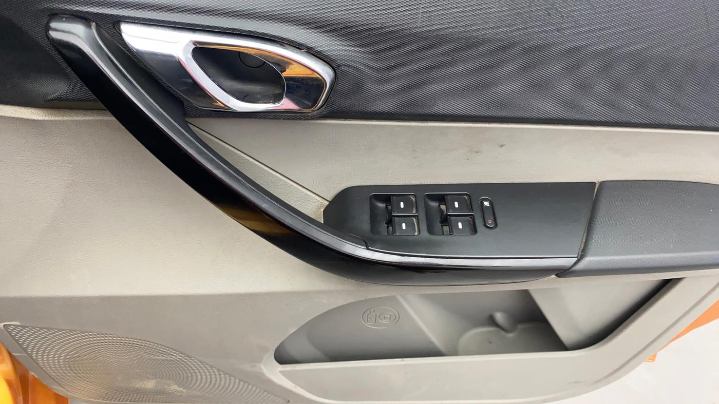 2016 Tata Tiago XZ PETROL, Petrol, Manual, 48,100 km, Driver Side Door Panels Control