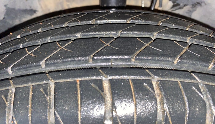 2016 Tata Tiago XZ PETROL, Petrol, Manual, 48,100 km, Right Front Tyre Tread