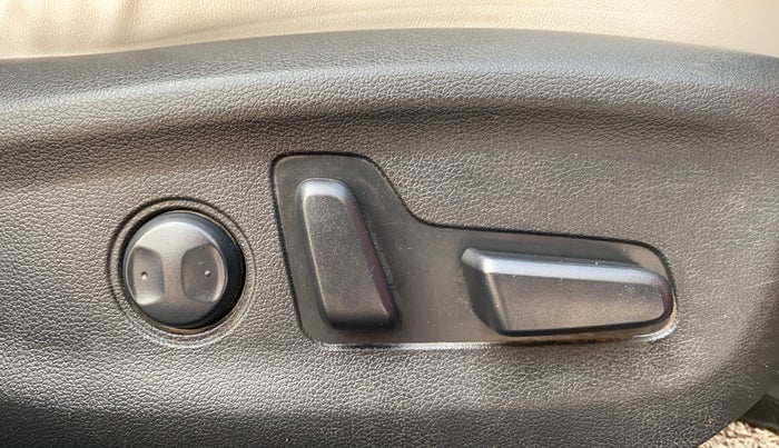 2018 Hyundai New Elantra 1.6 SX (O) AT DIESEL, Diesel, Automatic, 54,355 km, Driver Side Adjustment Panel