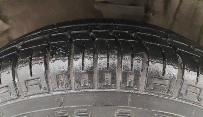 2014 Maruti Alto 800 LXI, Petrol, Manual, 7,936 km, Left Front Tyre Tread