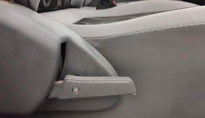 2014 Maruti Alto 800 LXI, Petrol, Manual, 7,936 km, Driver Side Adjustment Panel