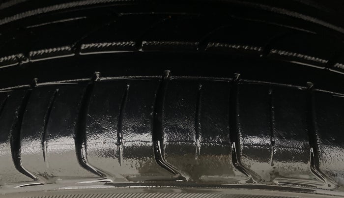 2018 Volkswagen Vento 1.2 TSI HIGHLINE PLUS AT, Petrol, Automatic, 87,680 km, Right Front Tyre Tread