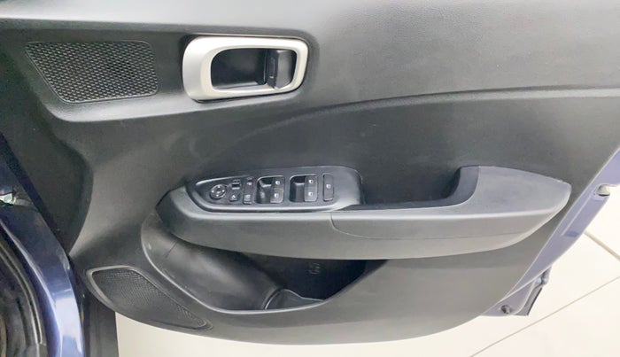 2020 Hyundai VENUE SX 1.5 CRDI, Diesel, Manual, 93,141 km, Driver Side Door Panels Control
