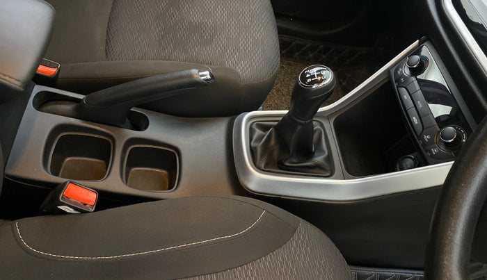 2022 Maruti S Cross ZETA 1.5, Petrol, Manual, 50,886 km, Gear Lever