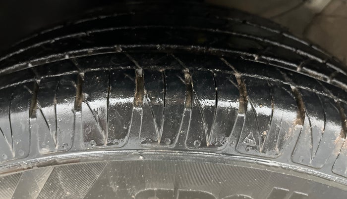 2021 KIA SONET HTK PLUS 1.2, Petrol, Manual, 29,739 km, Left Front Tyre Tread