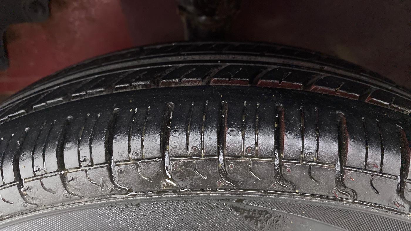 2017 Hyundai Eon ERA +, Petrol, Manual, 34,850 km, Left Front Tyre Tread
