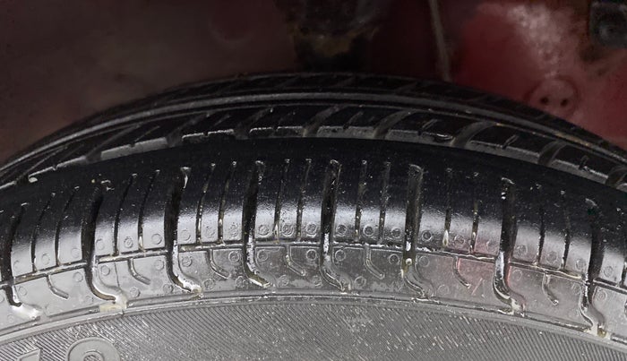 2017 Hyundai Eon ERA +, Petrol, Manual, 34,850 km, Right Front Tyre Tread