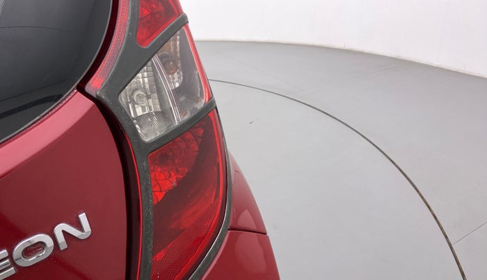 2017 Hyundai Eon ERA +, Petrol, Manual, 34,850 km, Left tail light - Chrome has minor damage