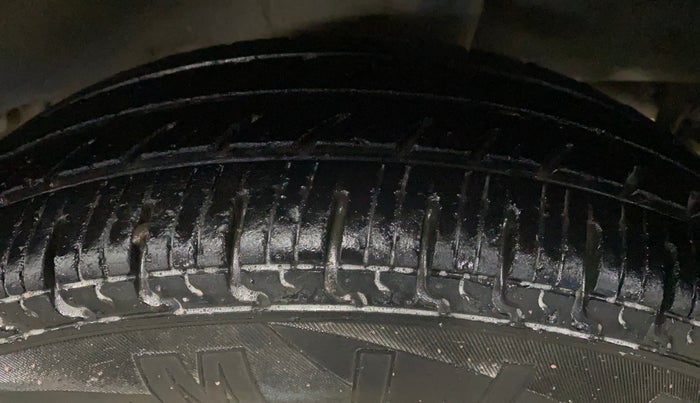 2017 Renault Kwid CLIMBER 1.0 AMT, Petrol, Automatic, 33,082 km, Left Rear Tyre Tread