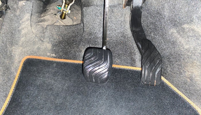 2017 Renault Kwid CLIMBER 1.0 AMT, Petrol, Automatic, 33,082 km, Pedals