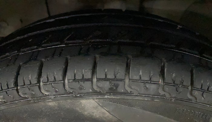 2017 Renault Kwid CLIMBER 1.0 AMT, Petrol, Automatic, 33,082 km, Left Front Tyre Tread