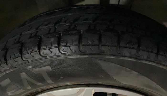 2017 Renault Kwid CLIMBER 1.0 AMT, Petrol, Automatic, 33,082 km, Right Front Tyre Tread