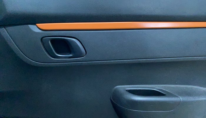 2017 Renault Kwid CLIMBER 1.0 AMT, Petrol, Automatic, 33,082 km, Driver Side Door Panels Control