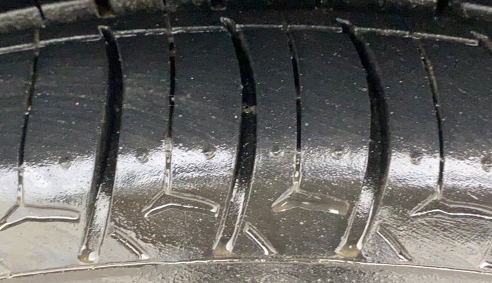 2021 Maruti Baleno ALPHA PETROL 1.2, Petrol, Manual, 60,216 km, Left Front Tyre Tread