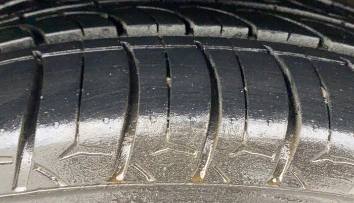 2021 Maruti Baleno ALPHA PETROL 1.2, Petrol, Manual, 60,216 km, Right Front Tyre Tread