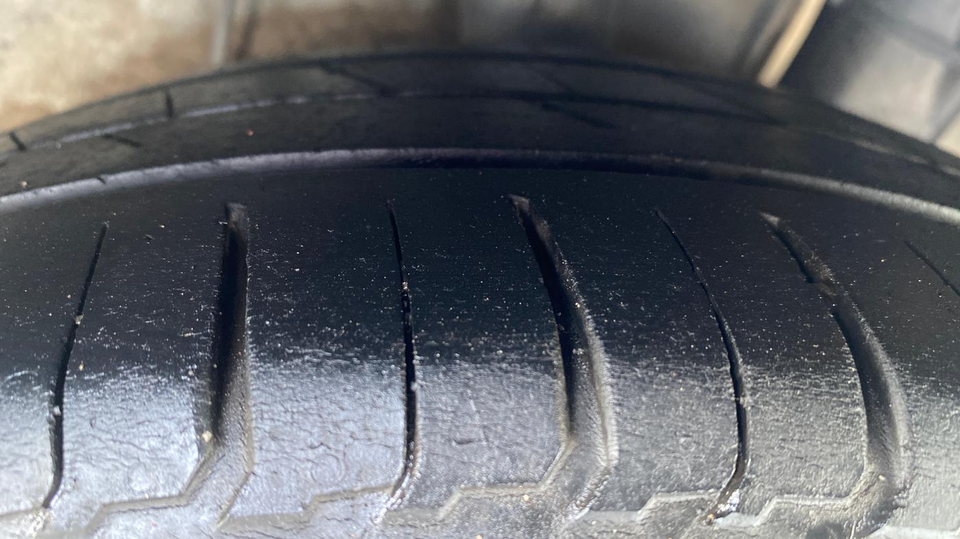 2020 Hyundai AURA SX PLUS 1.2 AMT, CNG, Automatic, 1,03,708 km, Left Rear Tyre Tread