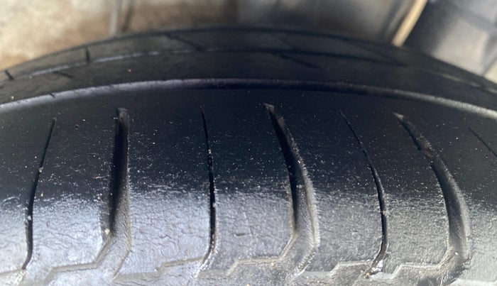 2020 Hyundai AURA SX PLUS 1.2 AMT, CNG, Automatic, 1,03,686 km, Left Rear Tyre Tread