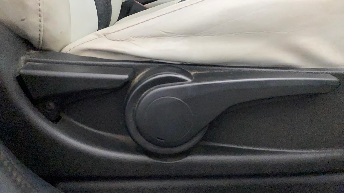 2019 Tata Tiago XZ PLUS PETROL, Petrol, Manual, 80,574 km, Driver Side Adjustment Panel
