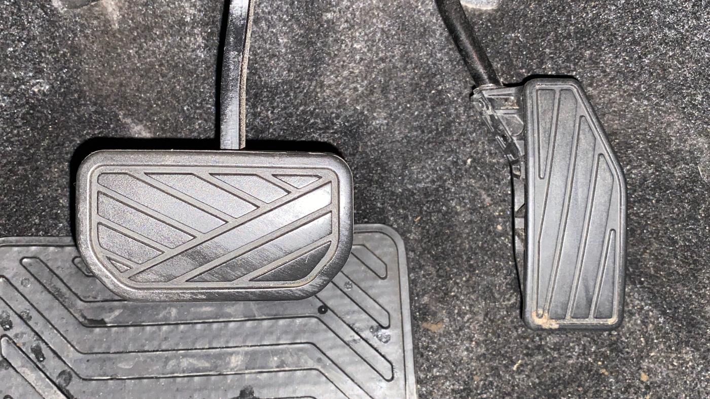 2022 Maruti XL6 ZETA AT, Petrol, Automatic, 18,659 km, Pedals