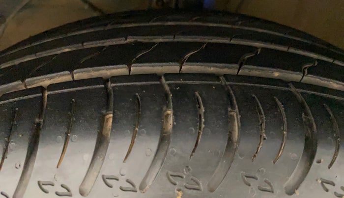 2022 Maruti XL6 ZETA AT, Petrol, Automatic, 18,659 km, Left Front Tyre Tread