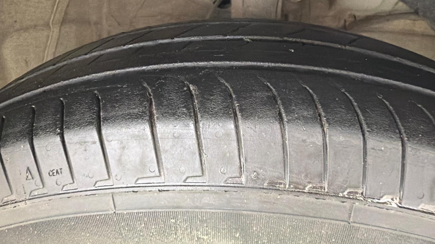 2021 Maruti Swift VXI, Petrol, Manual, 50,556 km, Right Front Tyre Tread