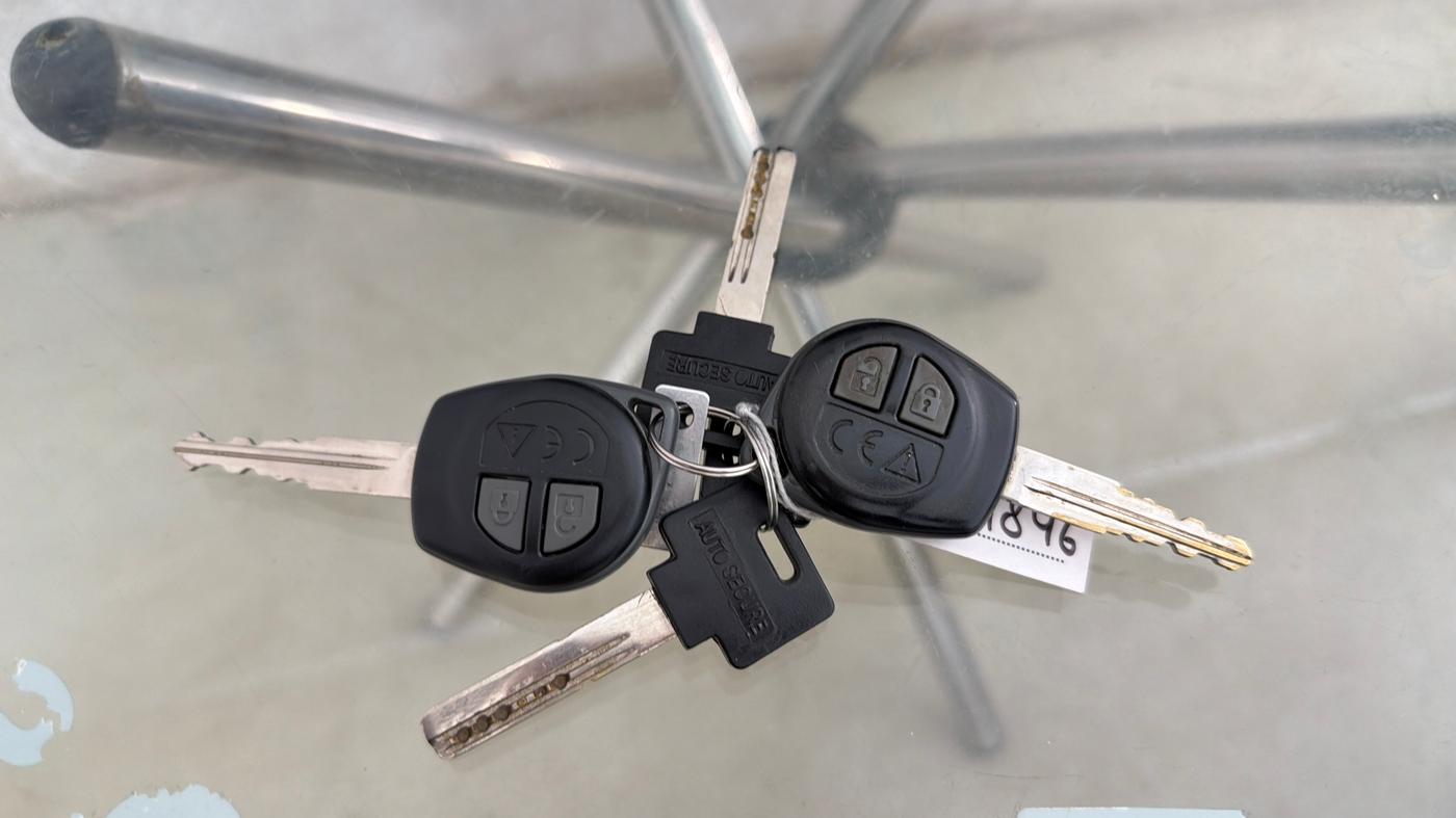 2021 Maruti Swift VXI, Petrol, Manual, 50,556 km, Key Close Up