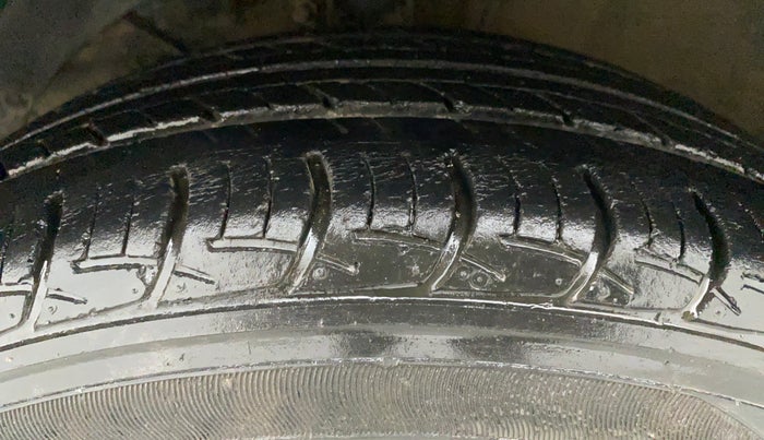 2015 Maruti Baleno DELTA PETROL 1.2, Petrol, Manual, 93,509 km, Left Front Tyre Tread