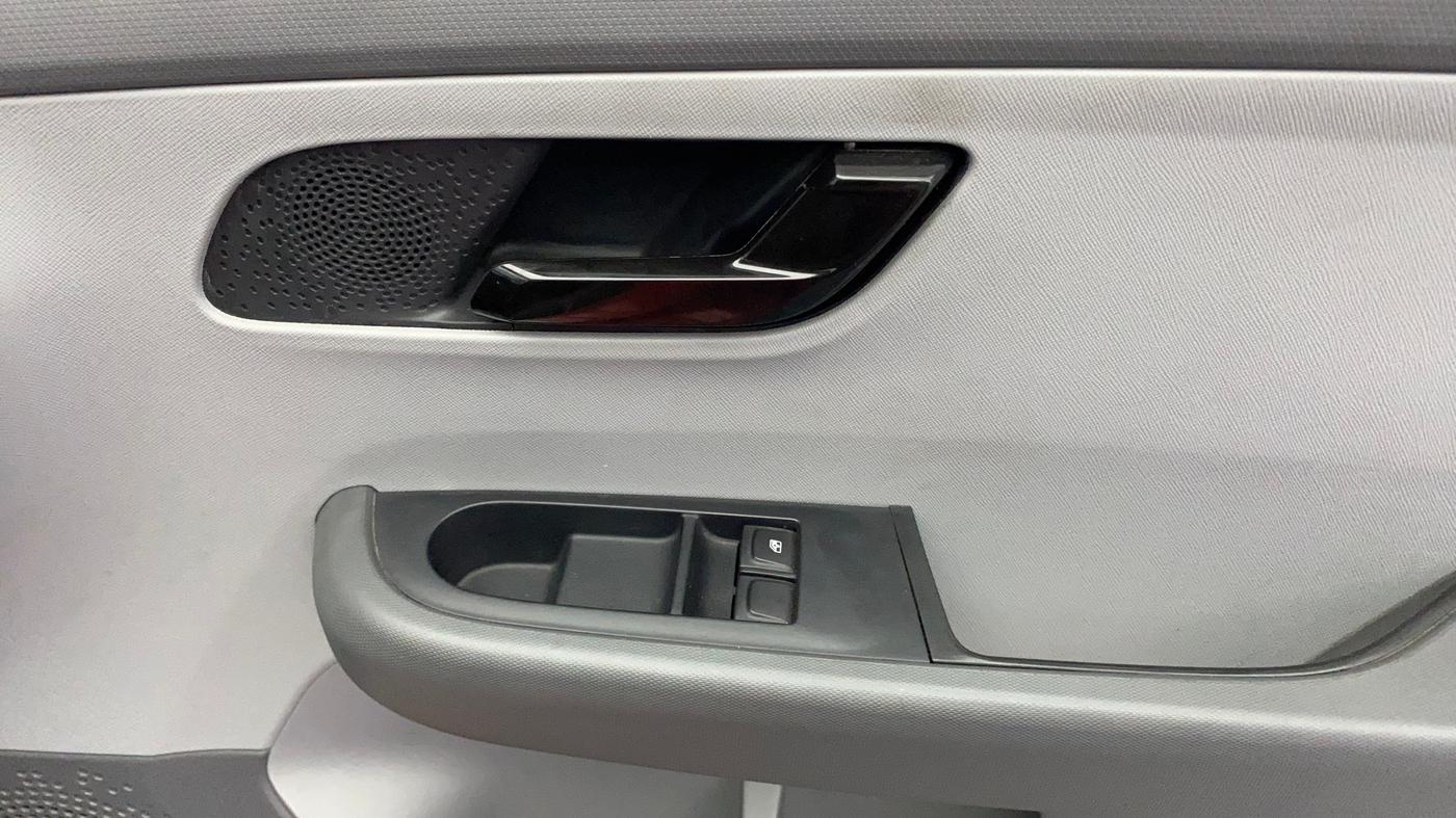 2021 Tata ALTROZ XE PETROL, Petrol, Manual, 17,636 km, Driver Side Door Panels Control
