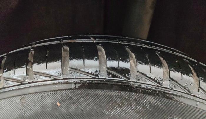 2018 Renault Kwid RXT 1.0 AMT (O), Petrol, Automatic, 53,239 km, Left Rear Tyre Tread