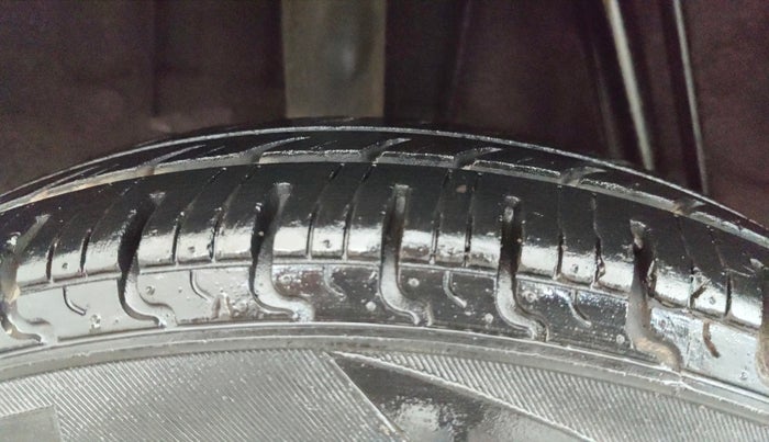 2018 Renault Kwid RXT 1.0 AMT (O), Petrol, Automatic, 53,239 km, Right Rear Tyre Tread