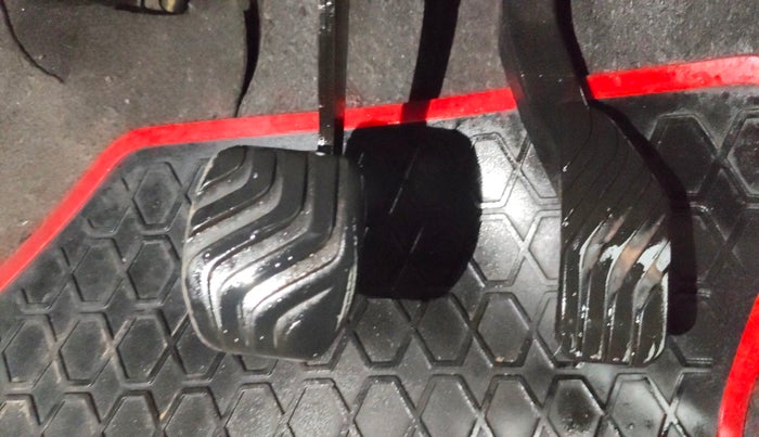 2018 Renault Kwid RXT 1.0 AMT (O), Petrol, Automatic, 53,239 km, Pedals