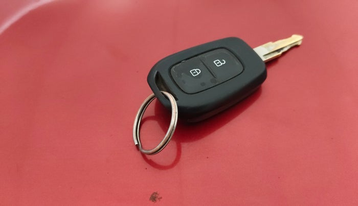 2018 Renault Kwid RXT 1.0 AMT (O), Petrol, Automatic, 53,239 km, Key Close Up