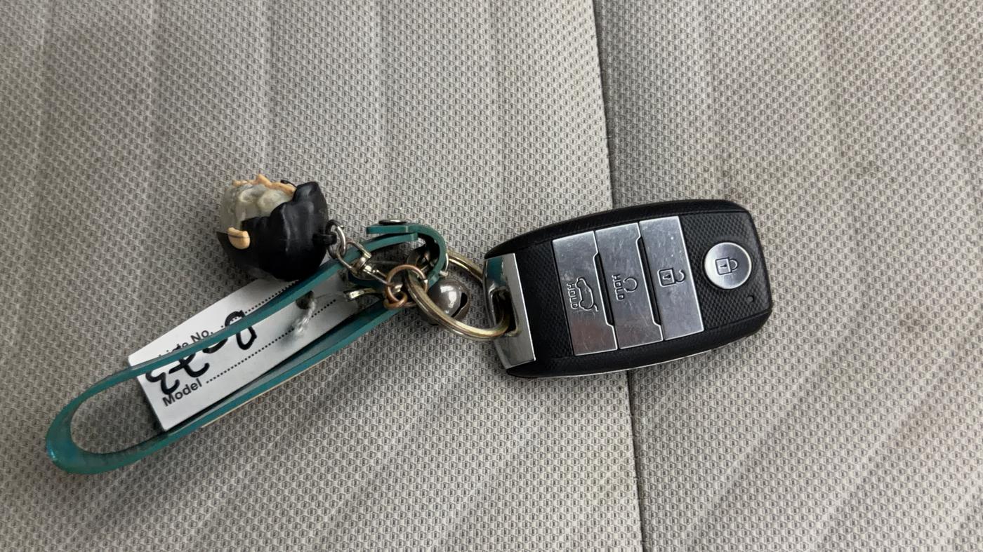 2023 KIA SONET HTX 1.0 TURBO PETROL IMT, Petrol, Manual, 32,656 km, Key Close Up