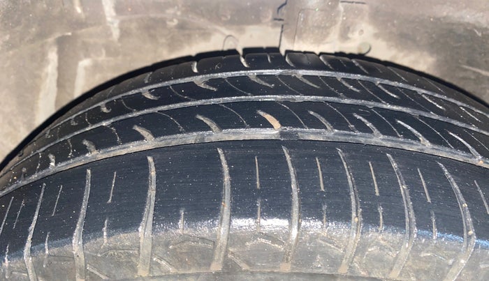 2017 Maruti Swift Dzire ZDI AMT, Diesel, Automatic, 57,076 km, Left Front Tyre Tread