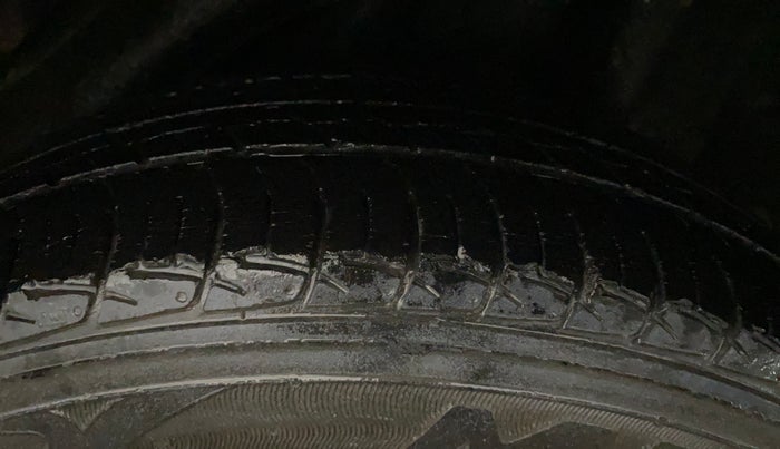 2014 Honda Amaze 1.2L I-VTEC S, Petrol, Manual, 71,609 km, Left Rear Tyre Tread