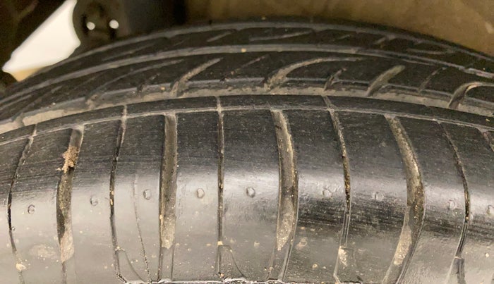 2013 Maruti Wagon R 1.0 VXI, Petrol, Manual, 58,323 km, Right Rear Tyre Tread