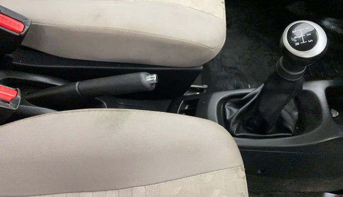 2013 Maruti Wagon R 1.0 VXI, Petrol, Manual, 58,323 km, Gear Lever