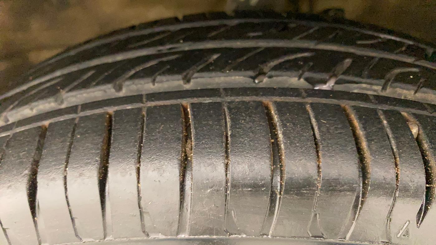 2013 Maruti Wagon R 1.0 VXI, Petrol, Manual, 58,323 km, Left Front Tyre Tread