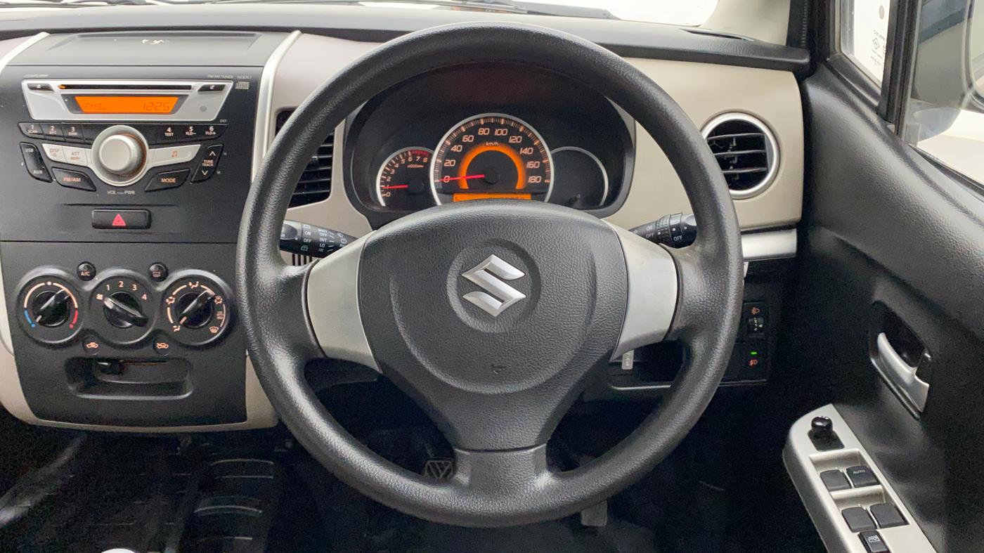 2013 Maruti Wagon R 1.0 VXI, Petrol, Manual, 58,323 km, Steering Wheel Close Up