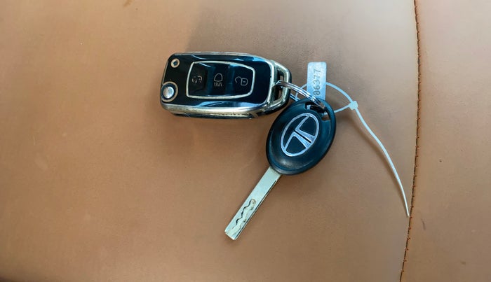 2020 Tata Tiago XZ PLUS PETROL, Petrol, Manual, 17,028 km, Key Close Up