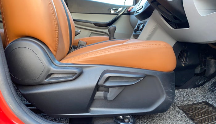 2020 Tata Tiago XZ PLUS PETROL, Petrol, Manual, 17,028 km, Driver Side Adjustment Panel