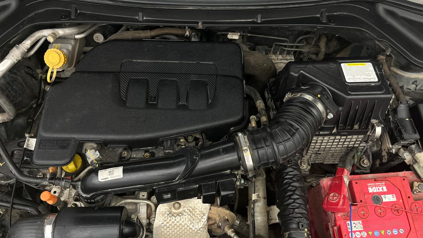 2024 Mahindra XUV300 W6 1.2 PETROL, Petrol, Manual, 19,182 km, Engine View