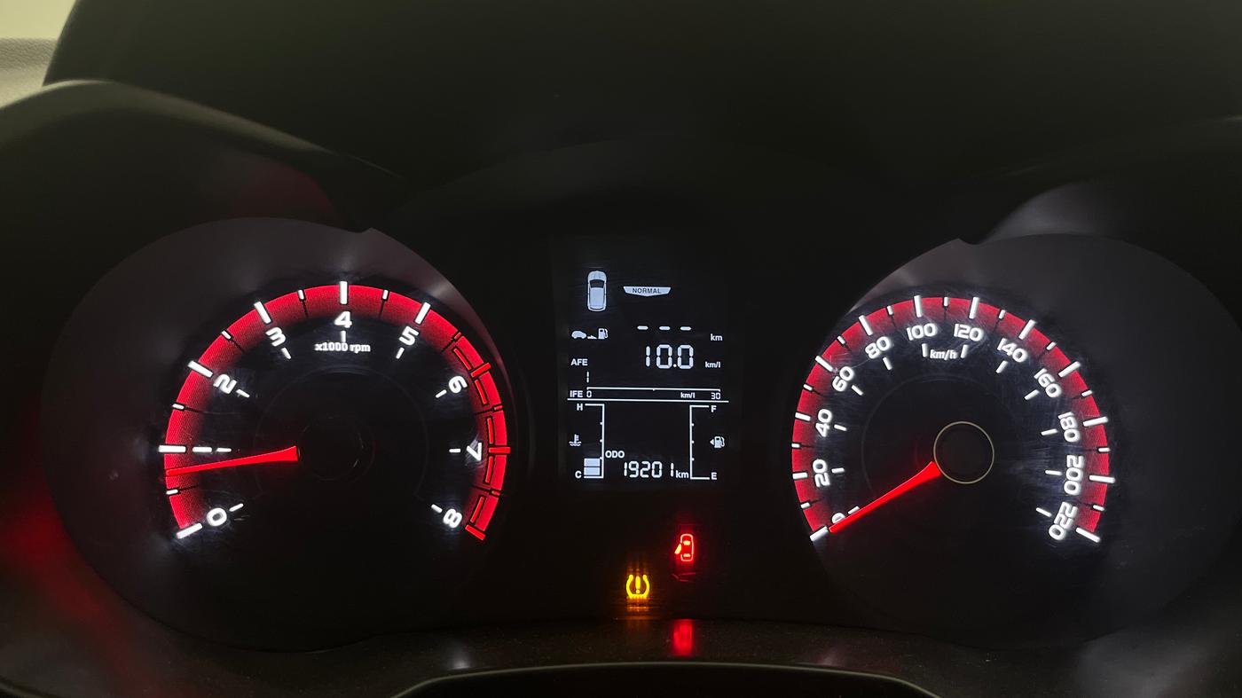 2024 Mahindra XUV300 W6 1.2 PETROL, Petrol, Manual, 19,182 km, Odometer Image