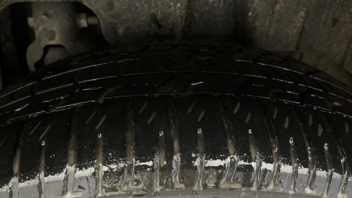 2024 Mahindra XUV300 W6 1.2 PETROL, Petrol, Manual, 19,182 km, Left Rear Tyre Tread