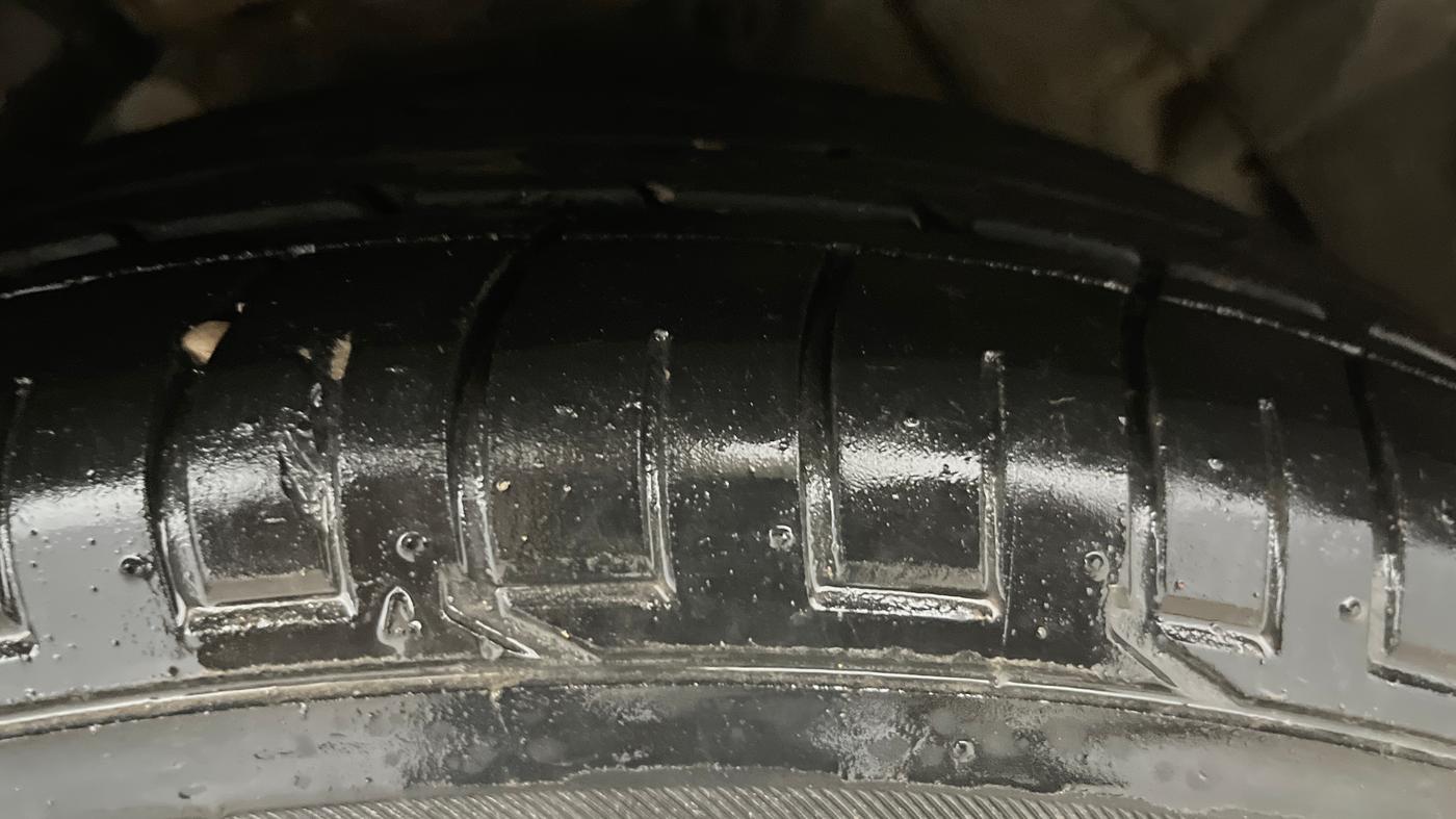 2024 Mahindra XUV300 W6 1.2 PETROL, Petrol, Manual, 19,182 km, Right Front Tyre Tread