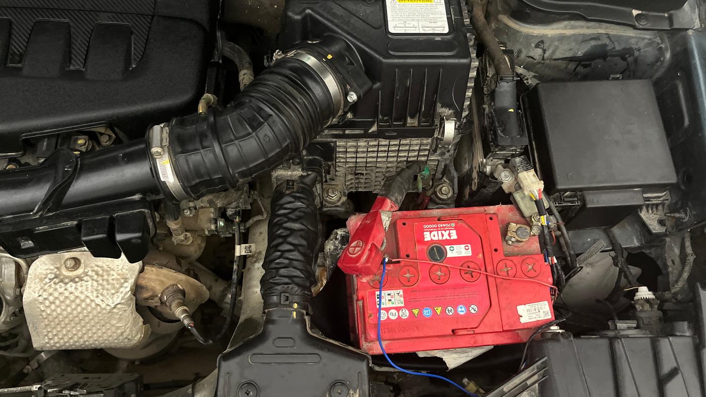 2024 Mahindra XUV300 W6 1.2 PETROL, Petrol, Manual, 19,182 km, Engine View - Left