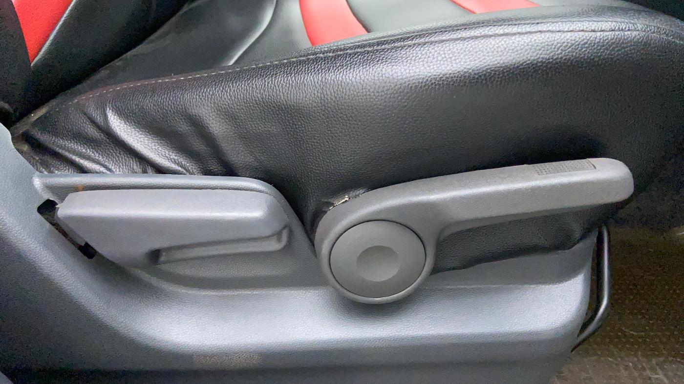 2014 Maruti Ritz ZXI, Petrol, Manual, 35,977 km, Driver Side Adjustment Panel