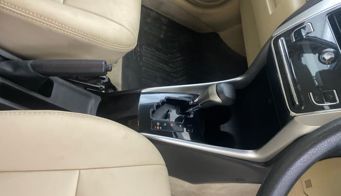 2018 Toyota YARIS G CVT, Petrol, Automatic, 43,796 km, Gear Lever