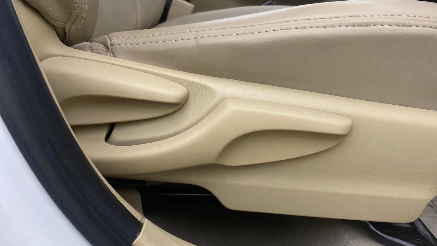 2018 Toyota YARIS G CVT, Petrol, Automatic, 44,257 km, Driver Side Adjustment Panel